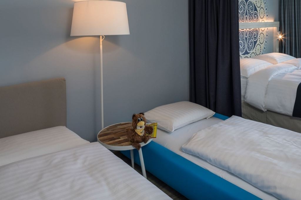 rooms-comfort-family-room-sea-side-balcony