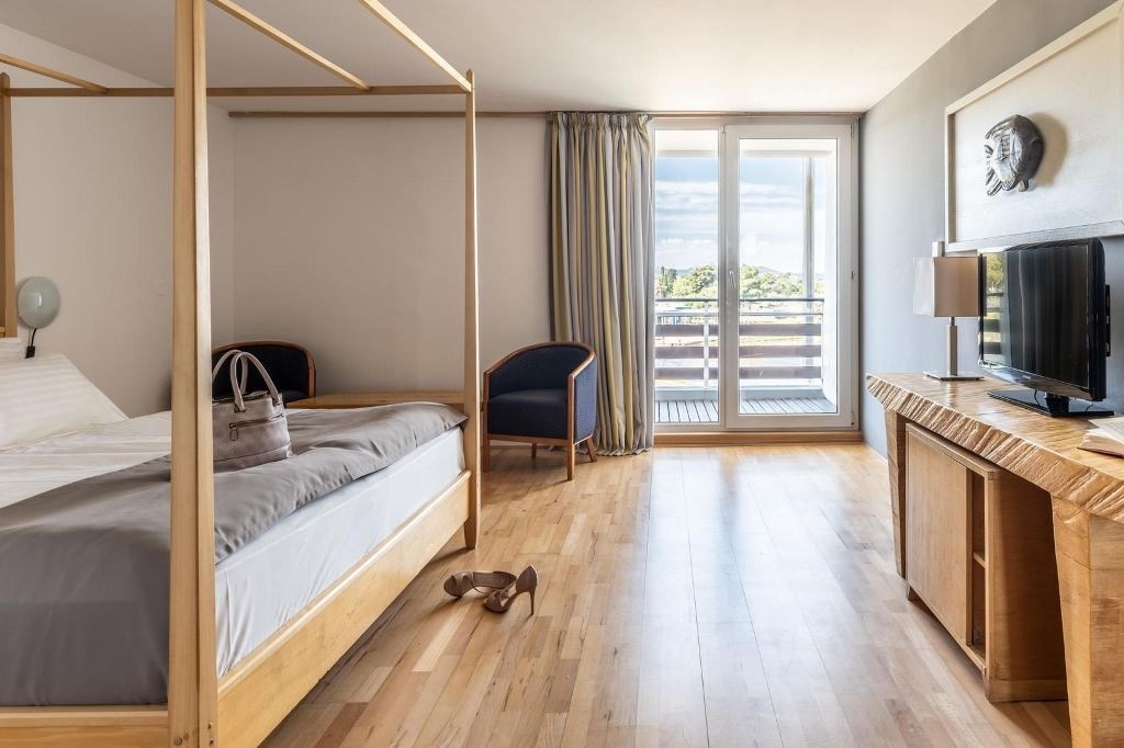 rooms-standard-family-room