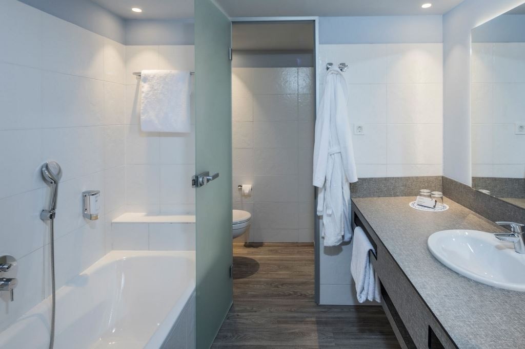 rooms-superior-family-room-balcony