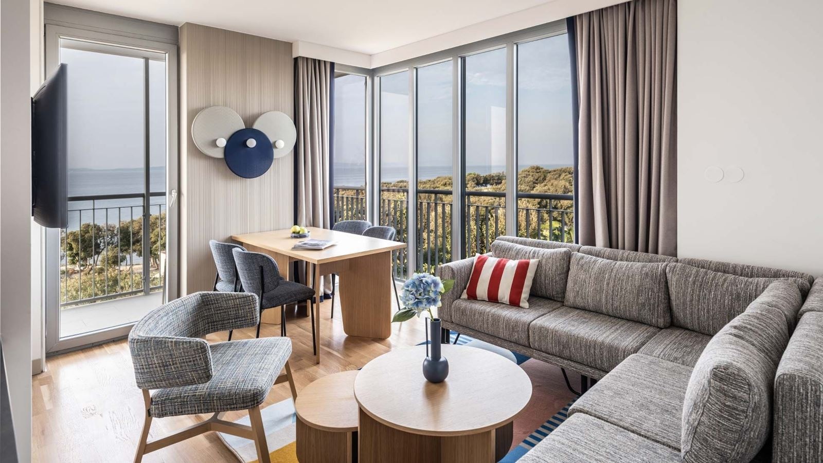 rooms-deluxe-familysuite-seaside