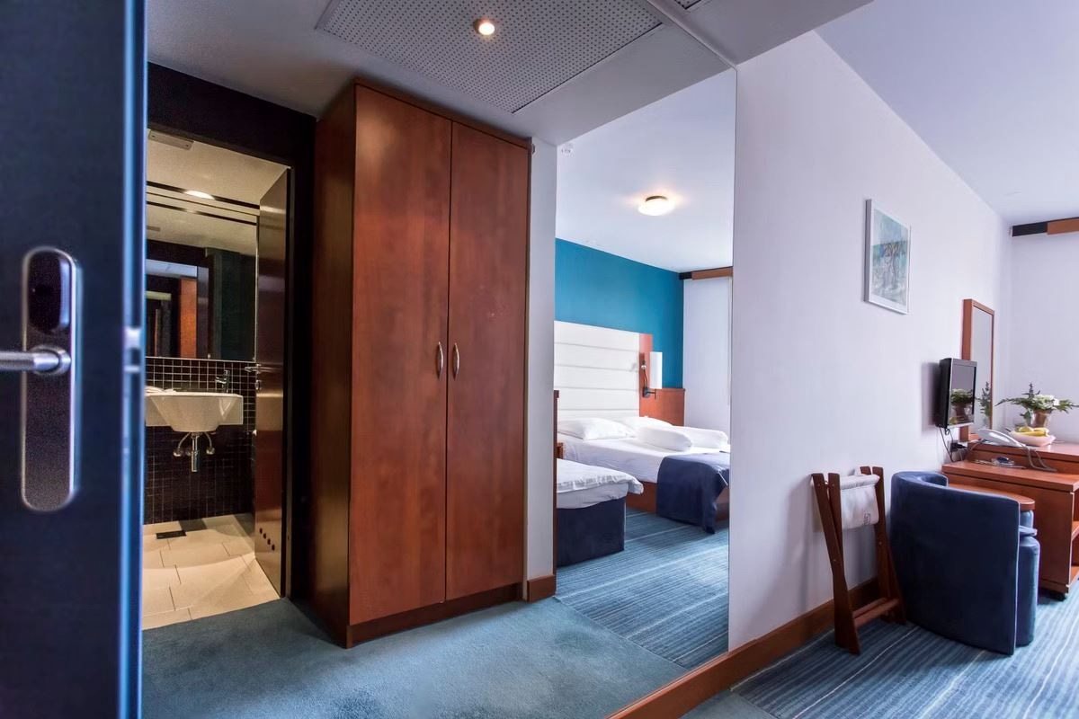 rooms-comfort-room-park-view