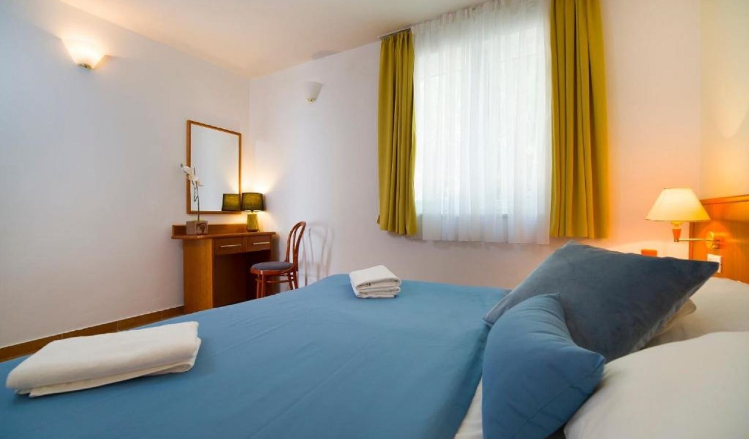 rooms-premium-familyroom-seaview-balcony