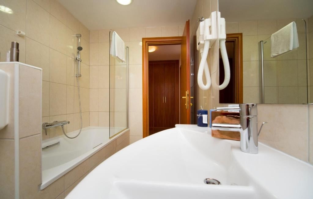 rooms-premium-familyroom-seaview-balcony