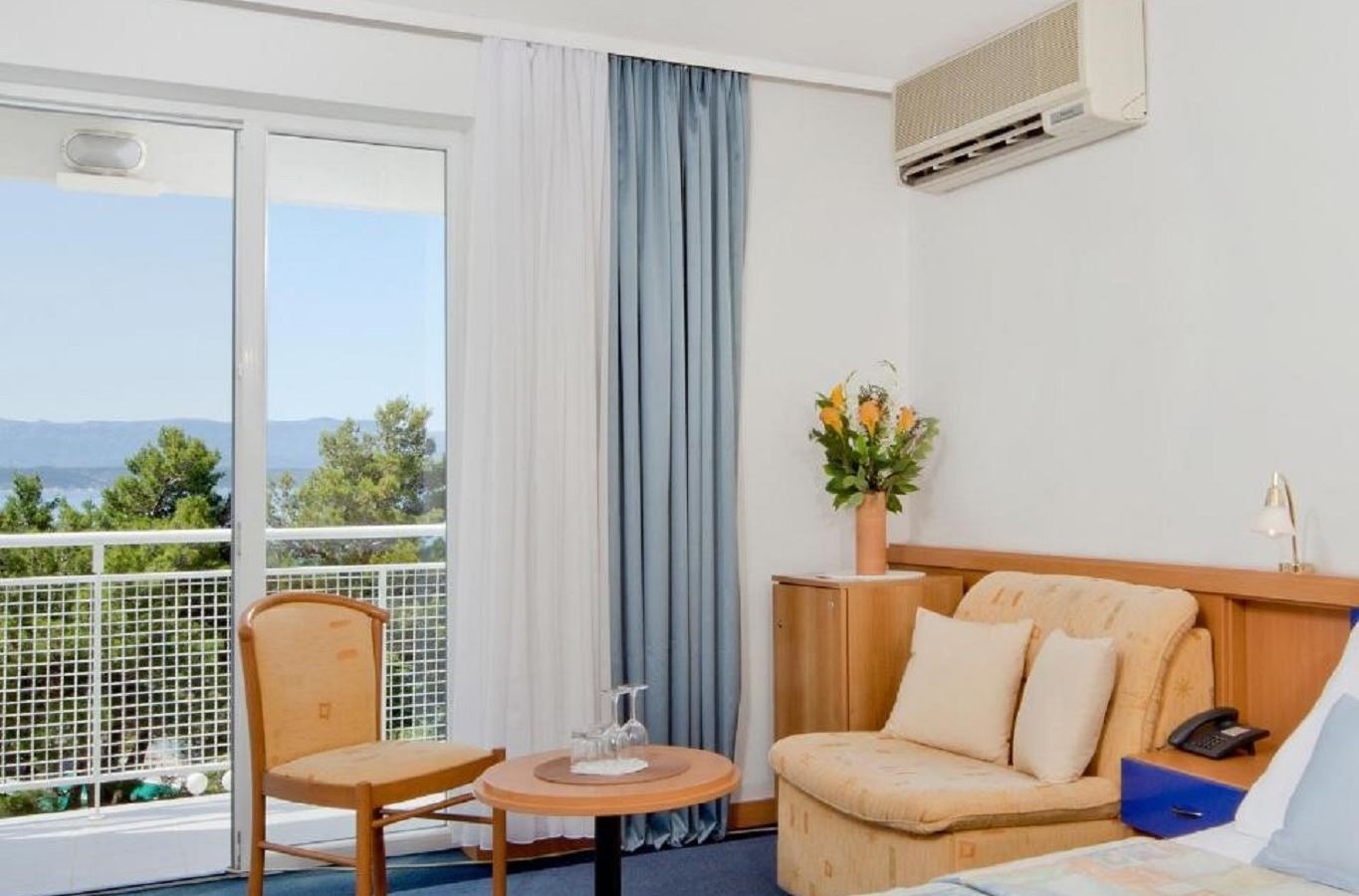 rooms-standard-room-seaside-balcony