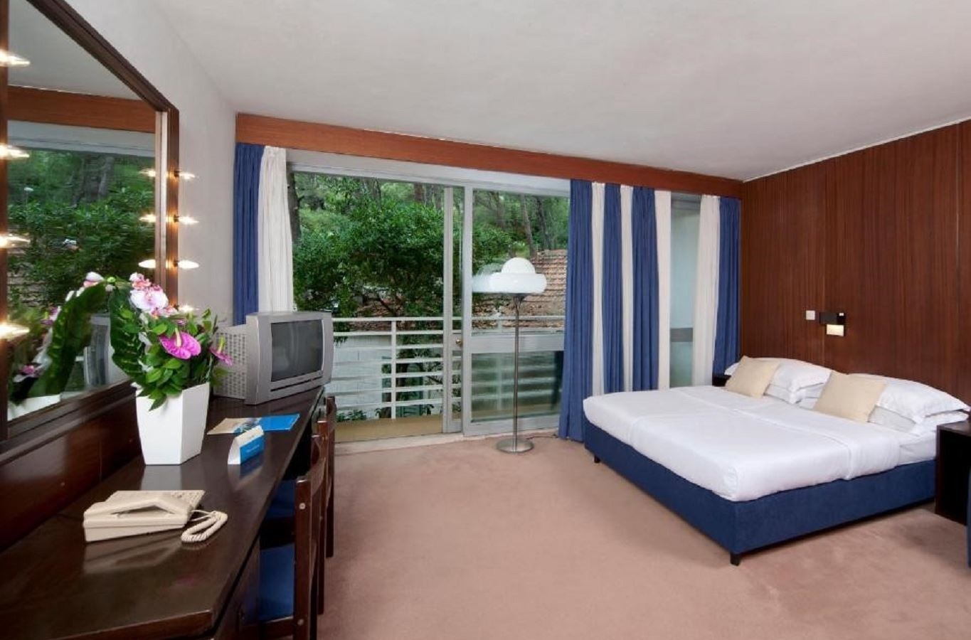 rooms-superior-room-balcony