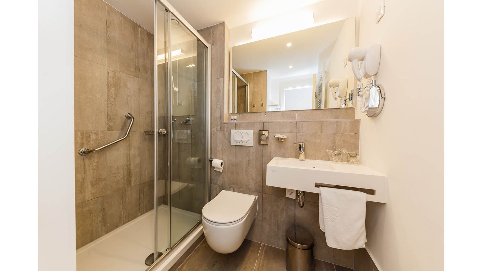 rooms-new-superior-room