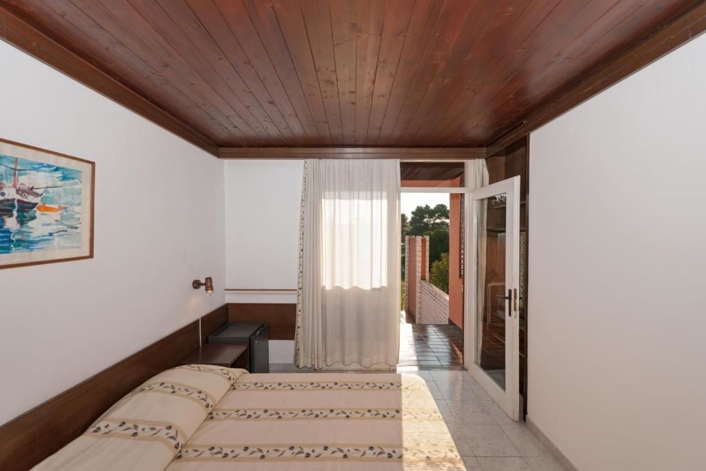 rooms-double-standard-room-balcony-or-terrace