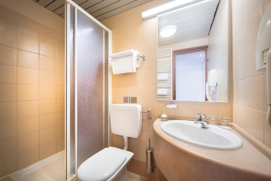 rooms-double-superior-room-seaside-balcony