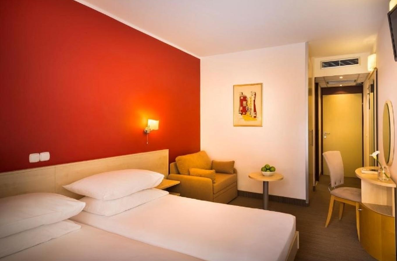 rooms-triple-superior-room-balcony