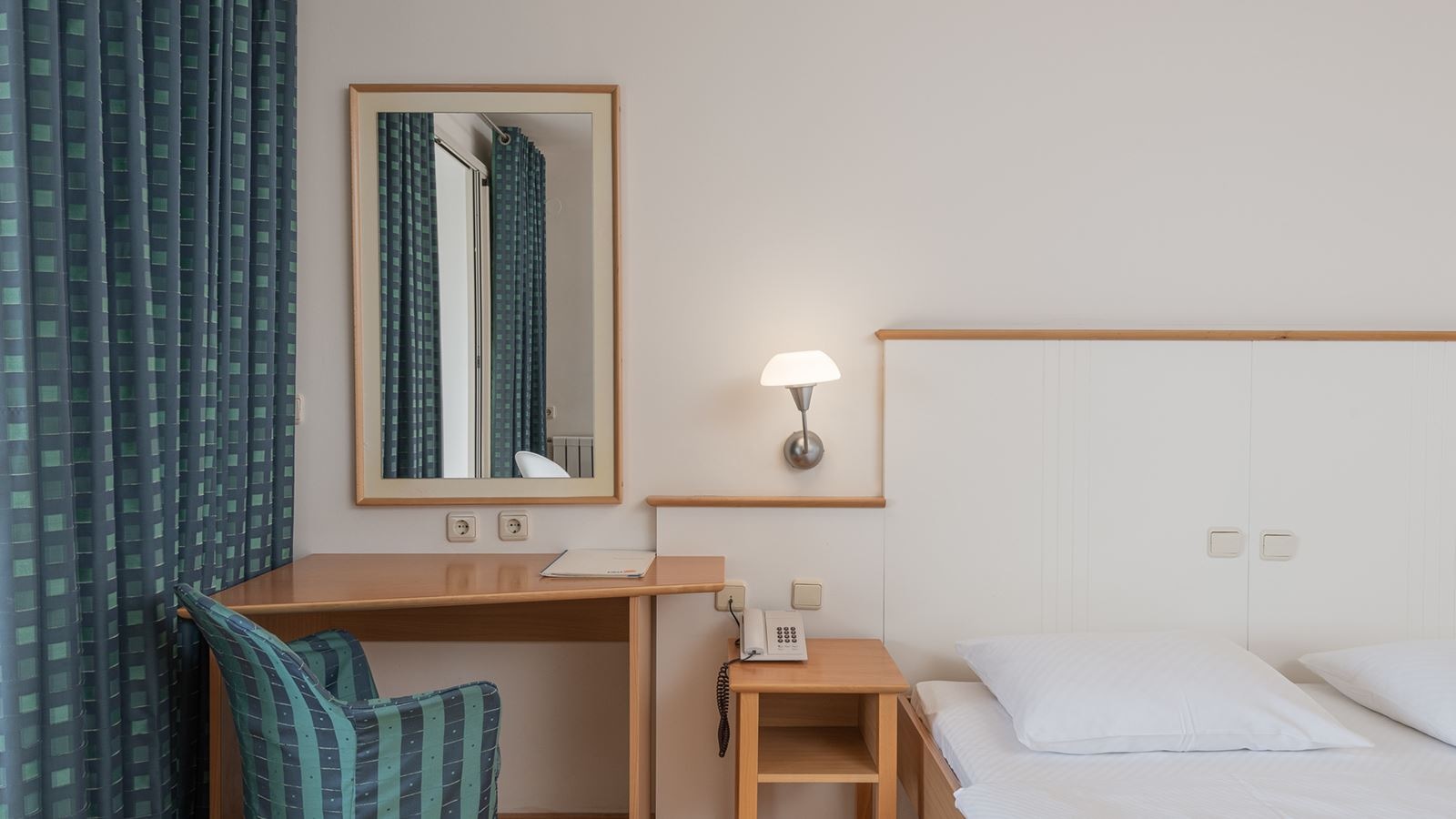 rooms-family-suite-sea-side-balcony