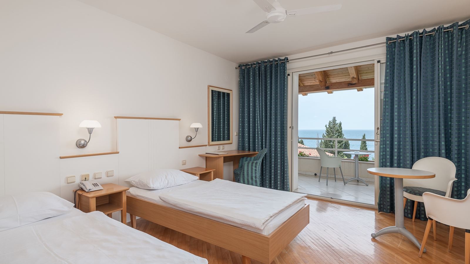 rooms-studio-sea-side-balcony