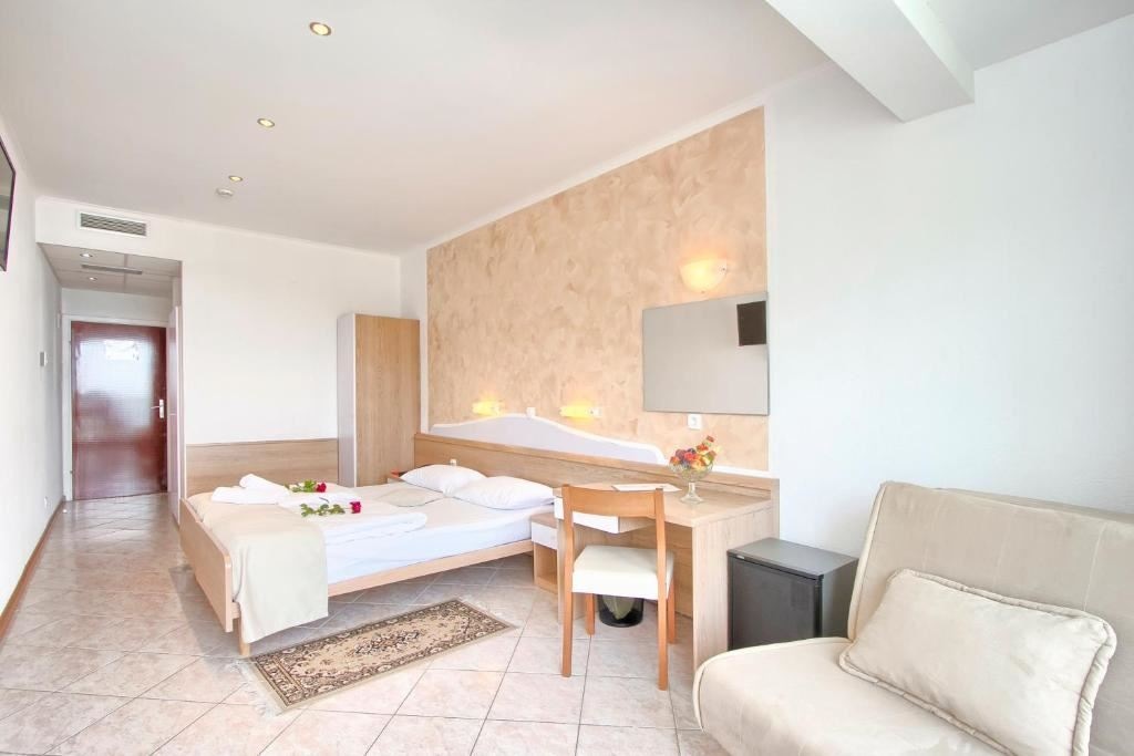 rooms-double-standard-room