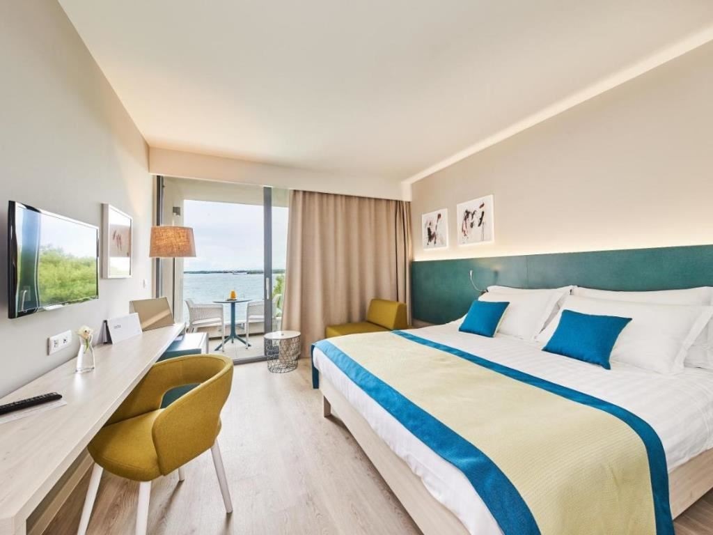 rooms-superior-room-balcony