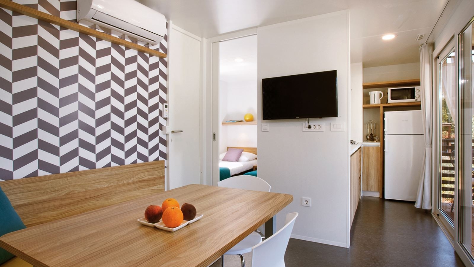 rooms-2-bedroom-premium-mobilehome-terrace
