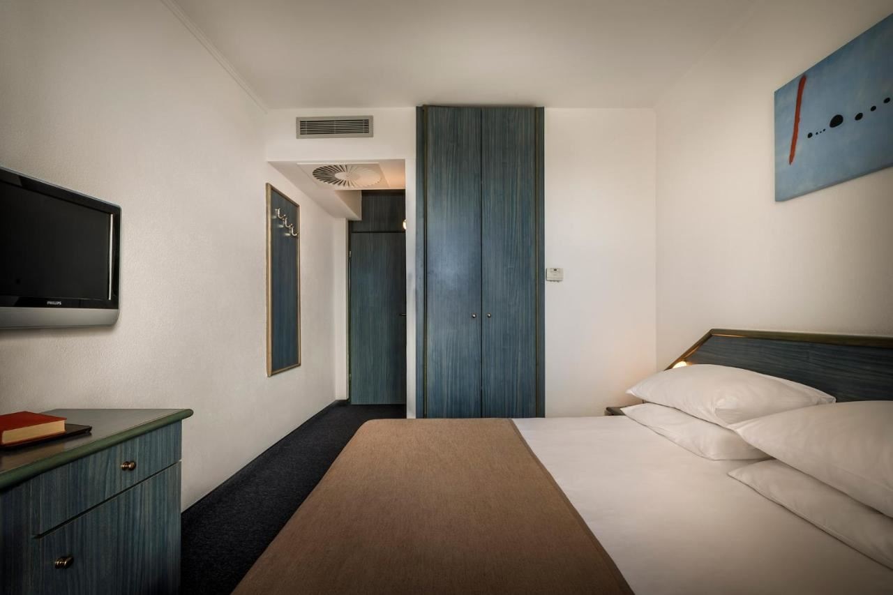 rooms-twin-standard-room