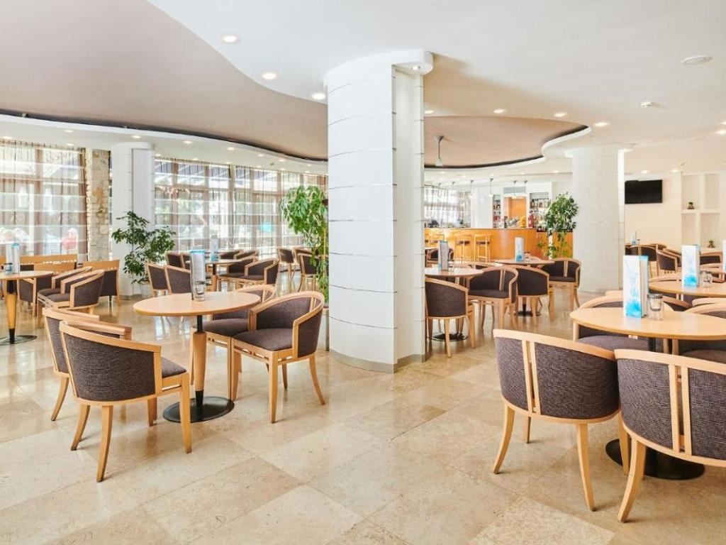 restaurants-restaurant