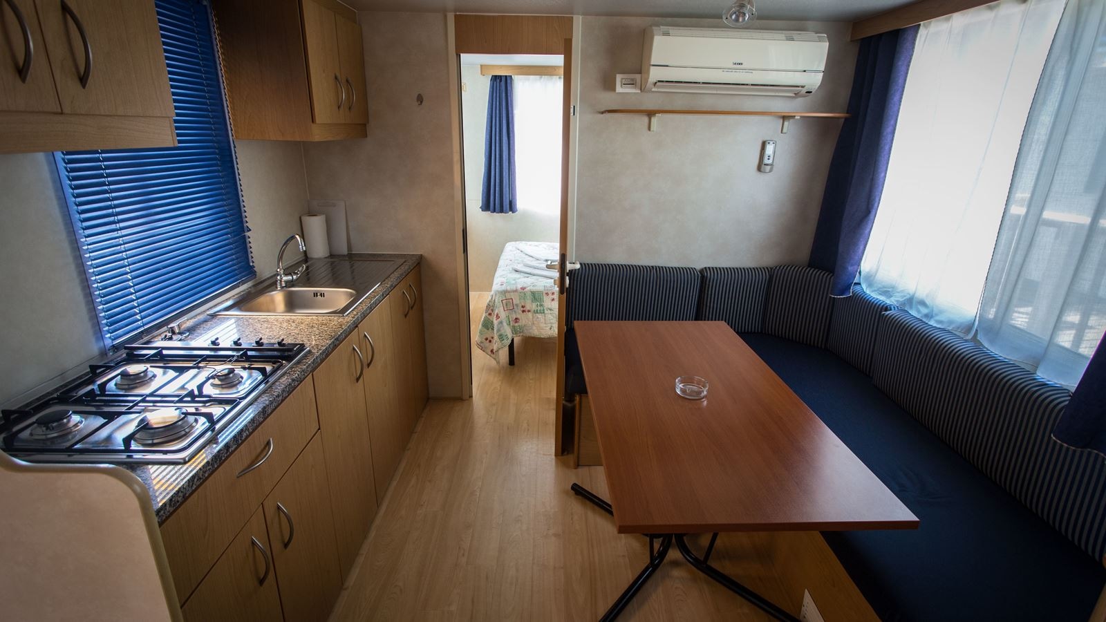 rooms-2-bedroom-mobilehome-terrace