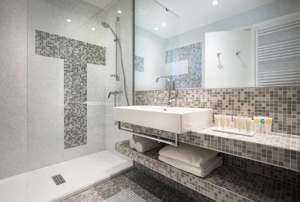 rooms-standard-room-seaside-balcony