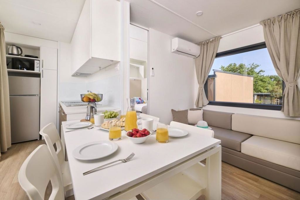 rooms-grand-mobilehome-seapool-side