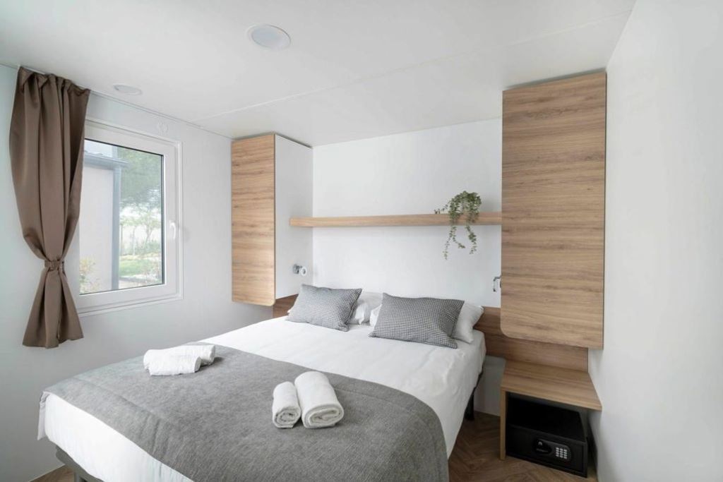 rooms-grand-premium-mobilehome-shared-pool