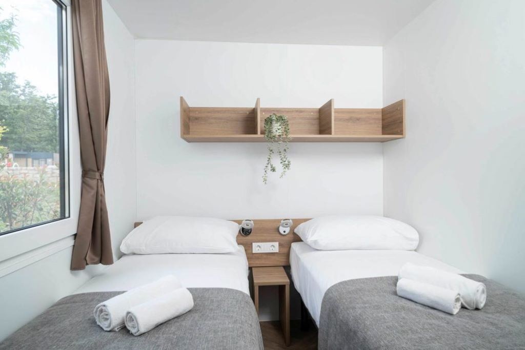 rooms-grand-premium-mobilehome-shared-pool