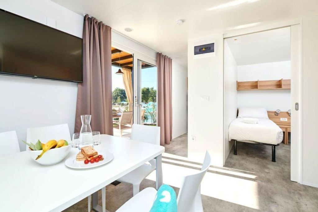 rooms-premium-mobilehome-seapool-side