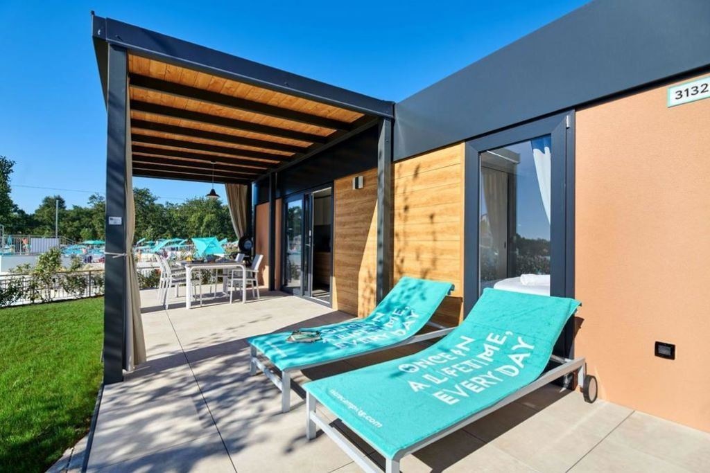 rooms-premium-mobilehome-seapool-side