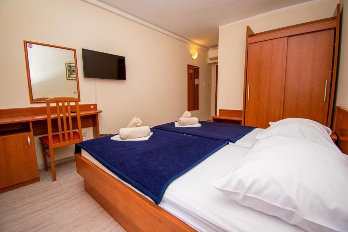 rooms-double-standard-room-seaside-balcony