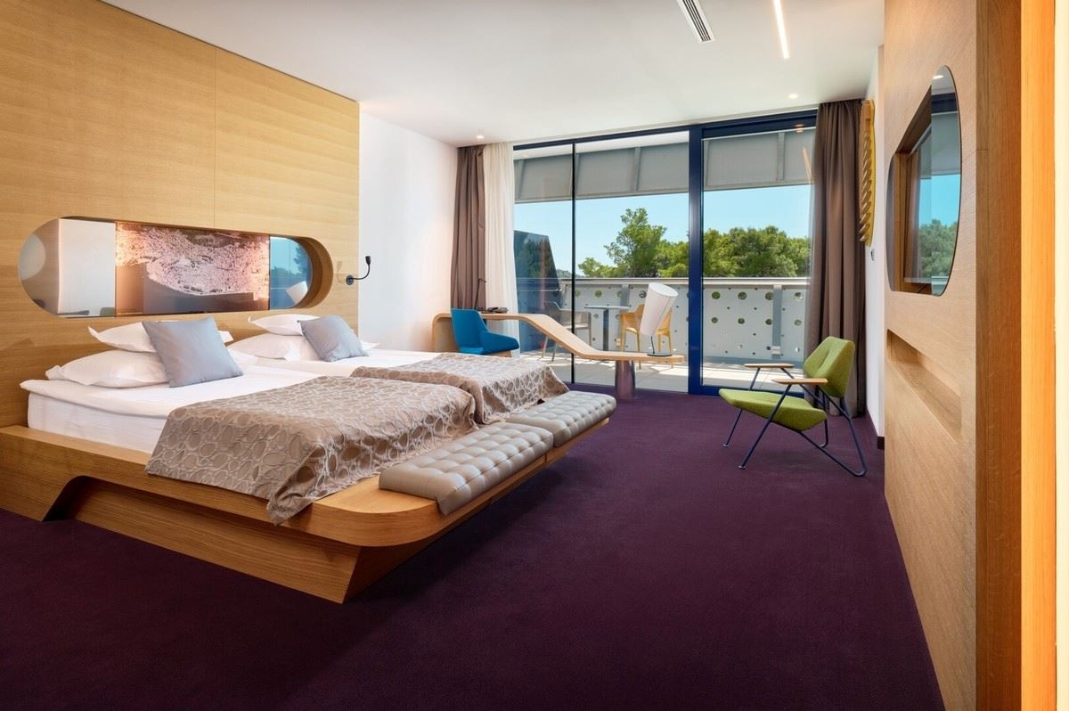 rooms-superior-room-seaview-balcony