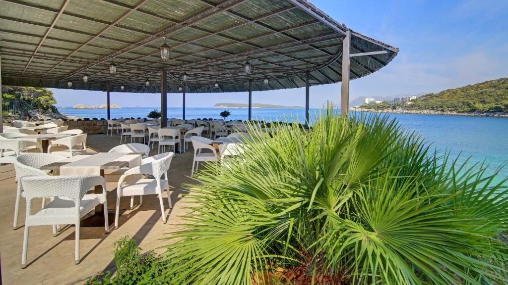 restaurants-restaurants