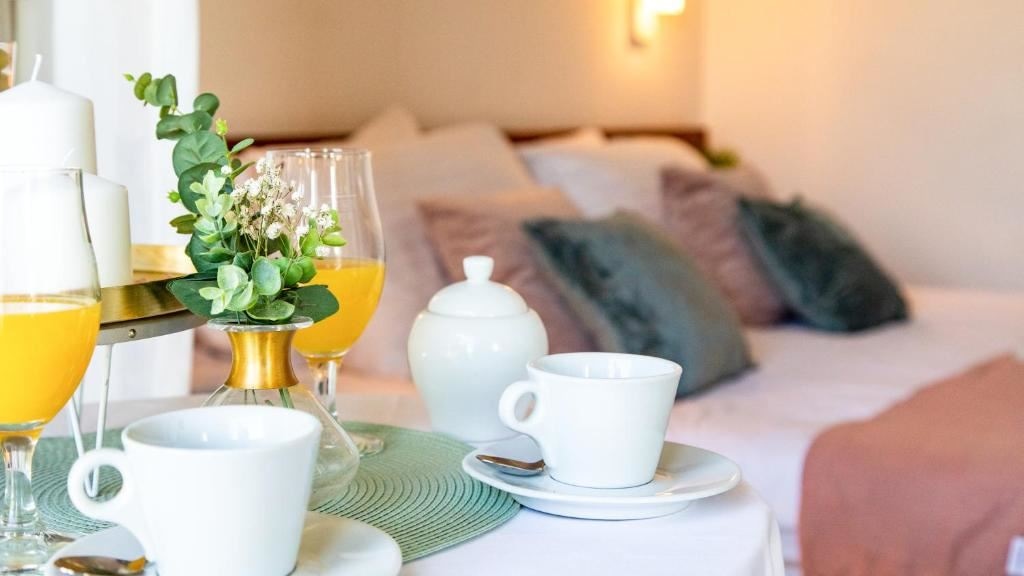 rooms-double-standard-room-park-view-balcony