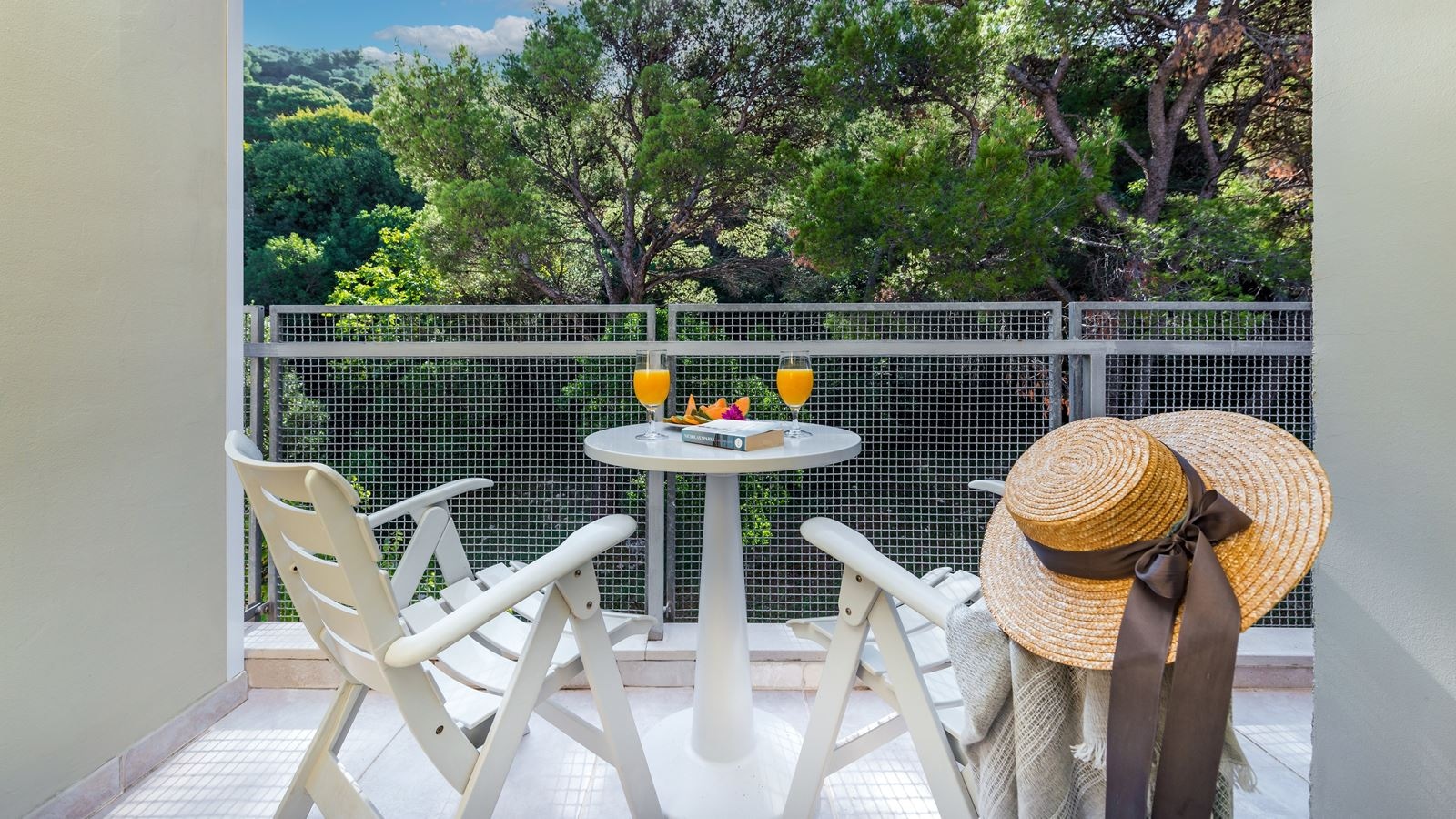 rooms-double-standard-room-park-view-balcony