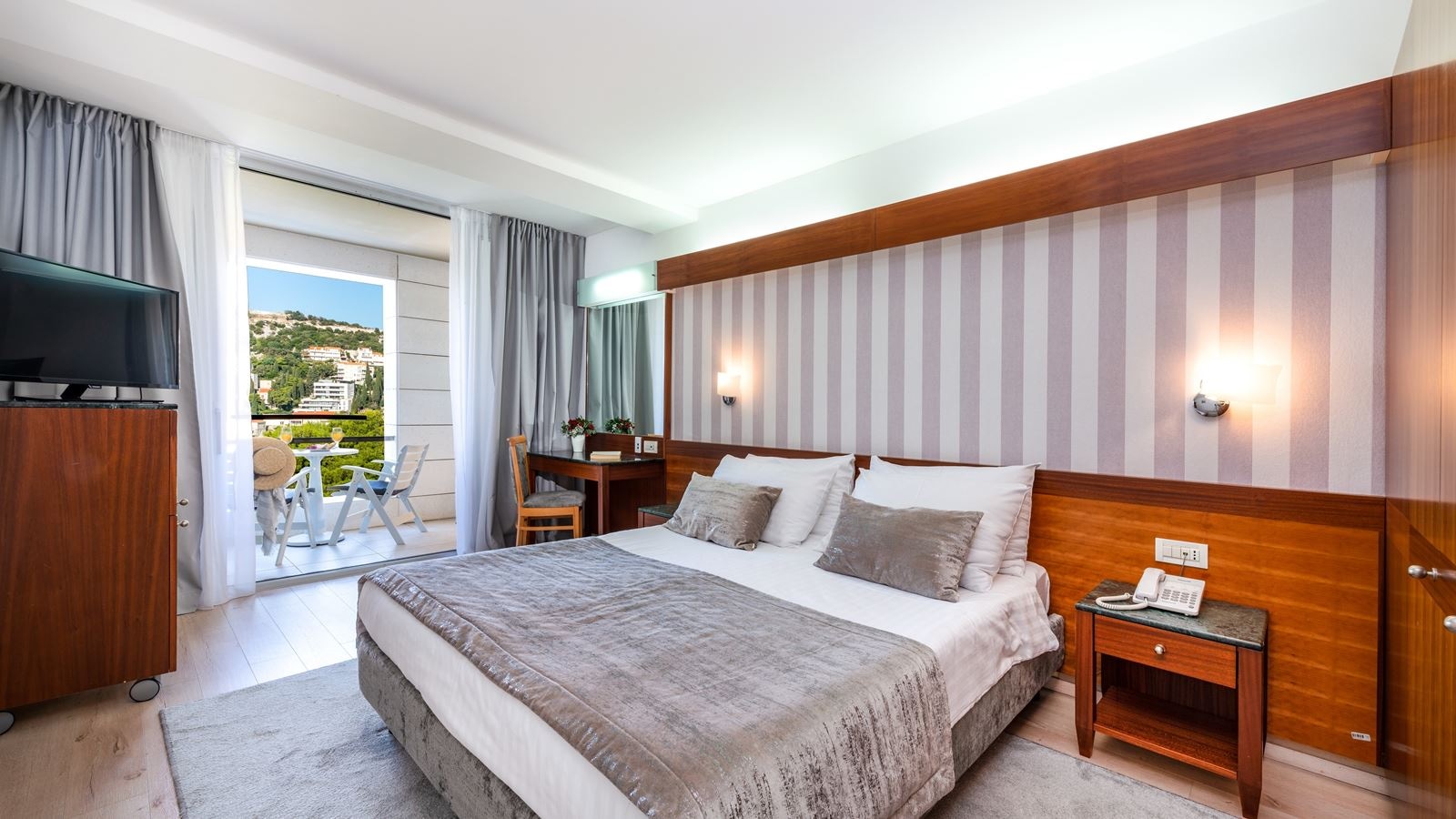 rooms-double-standard-room-park-view-balcony