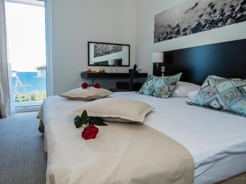 rooms-double-superior-room-seaside-balcony