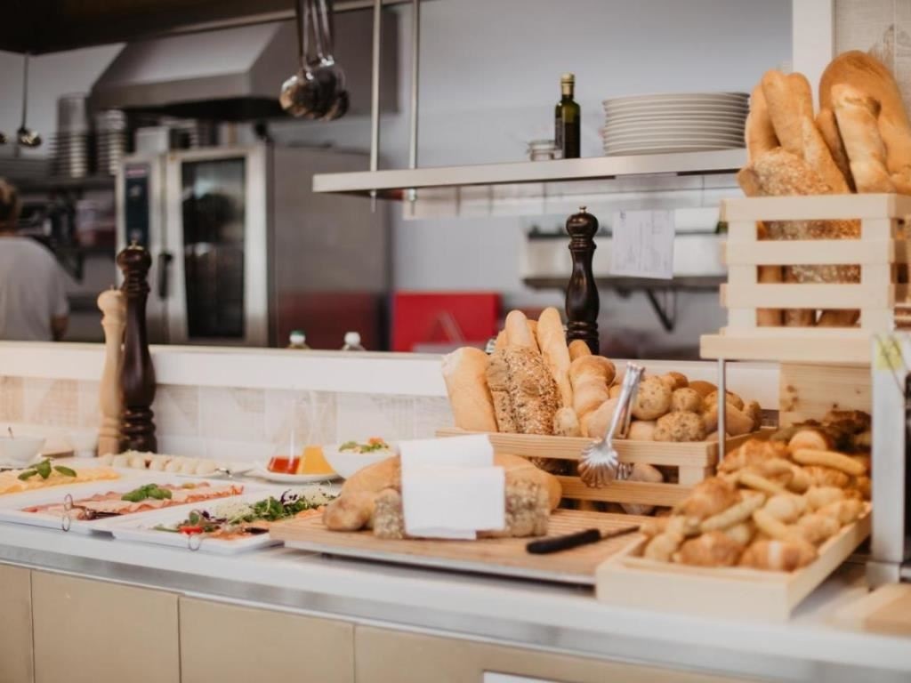 restaurants-restaurant