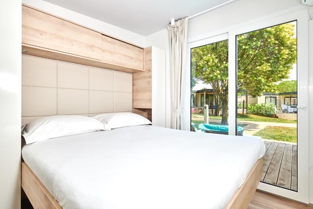 rooms-2-bedroom-superior-mobilehome-2-bathrooms