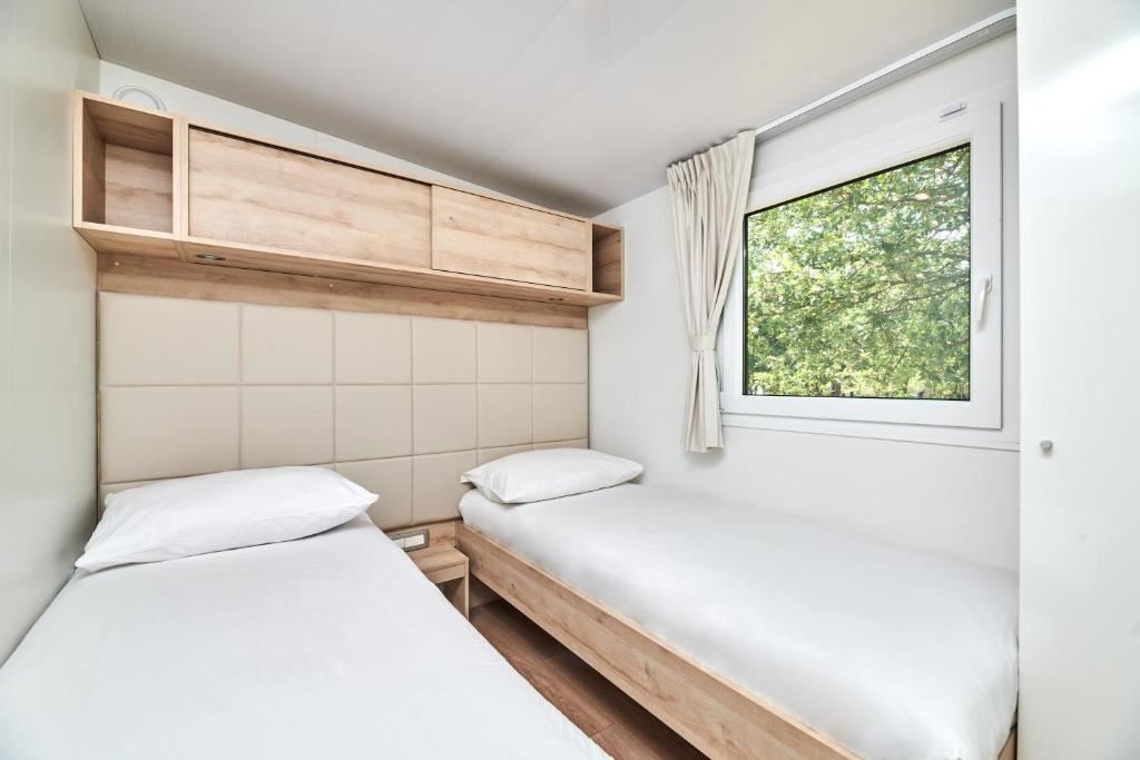 rooms-2-bedroom-superior-mobilehome-2-bathrooms