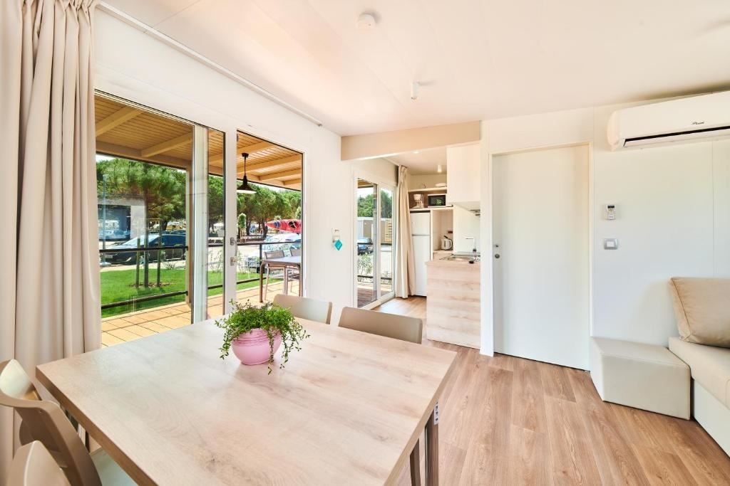 rooms-2-bedroom-superior-mobilehome-2-bathrooms