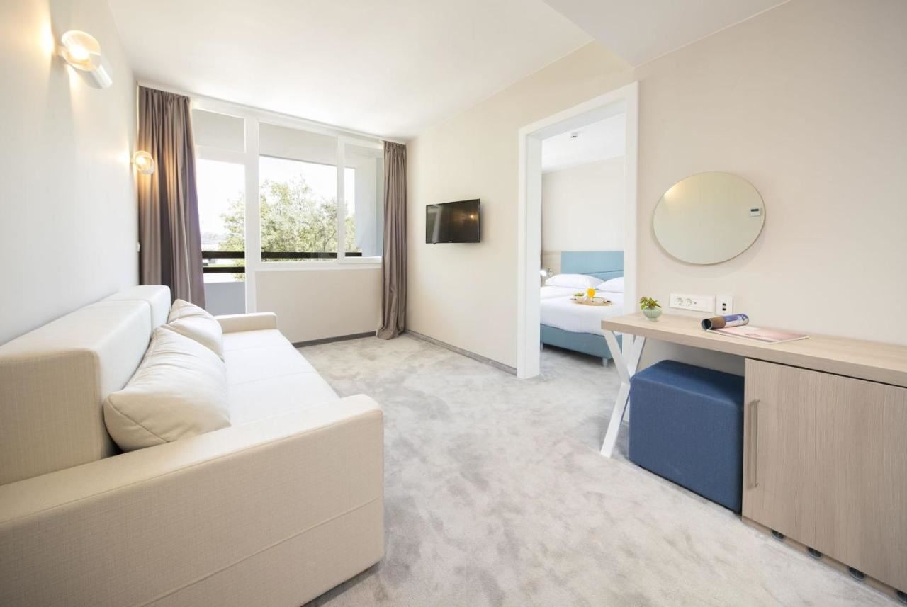 rooms-2-bedroom-standard-apartment