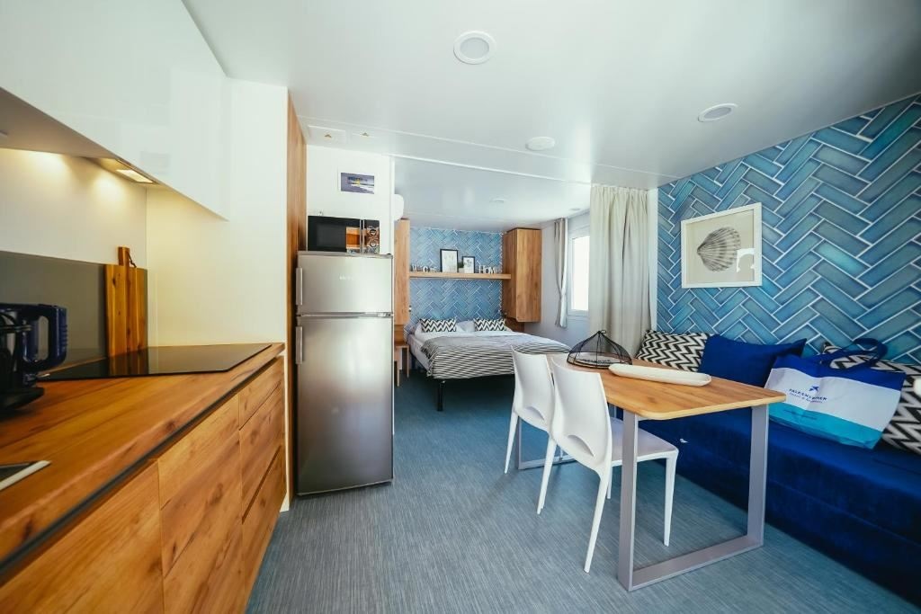 rooms-2-bedroom-mobilehome-terrace