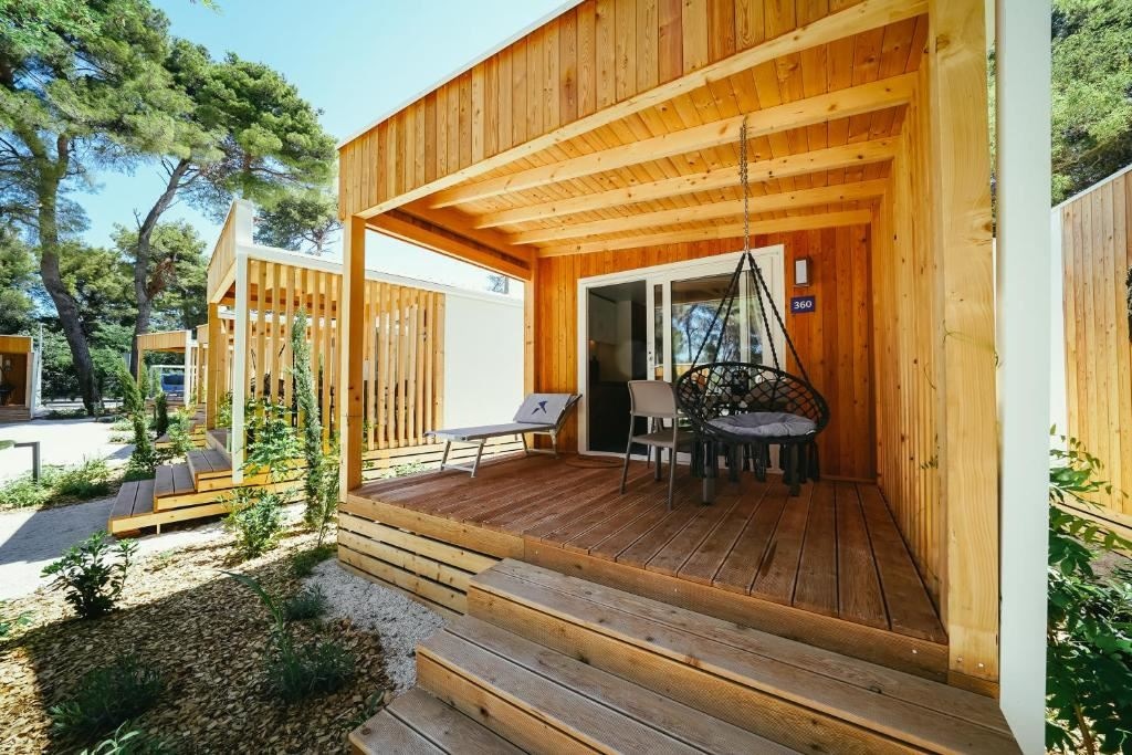 rooms-3-bedroom-mobilehome-terrace