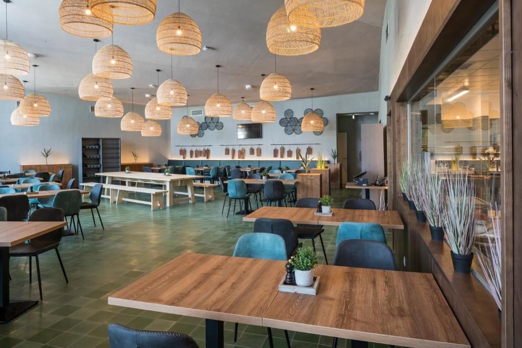 restaurants-restaurants