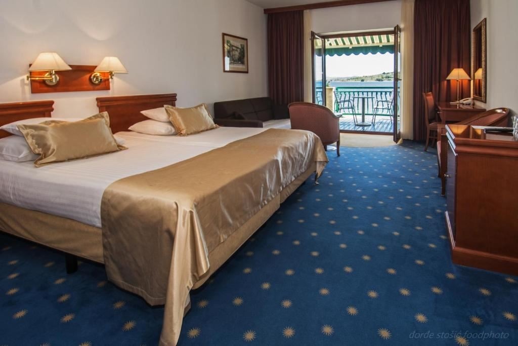 rooms-superior-room-seaview-balcony-or-terrace