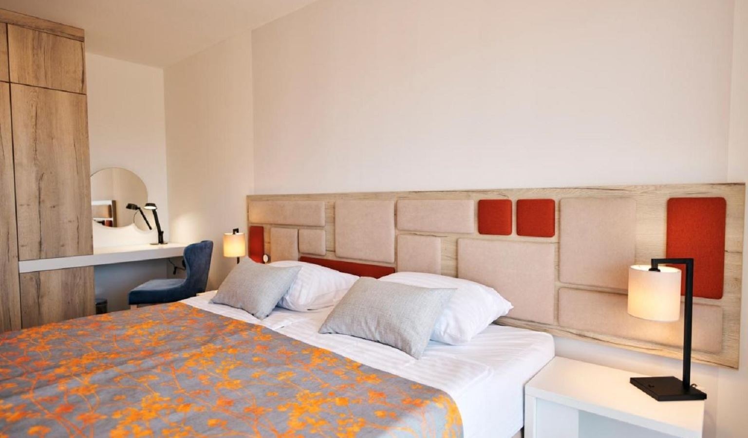 rooms-1-bedroom-apartment-seaview-balcony