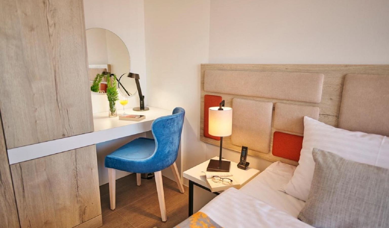 rooms-1-bedroom-apartment-seaview-balcony