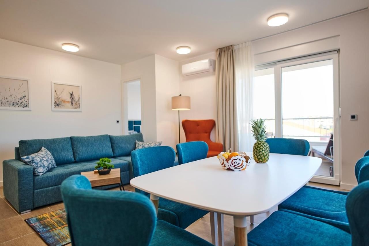 rooms-2-bedroom-apartment-seaview-balcony