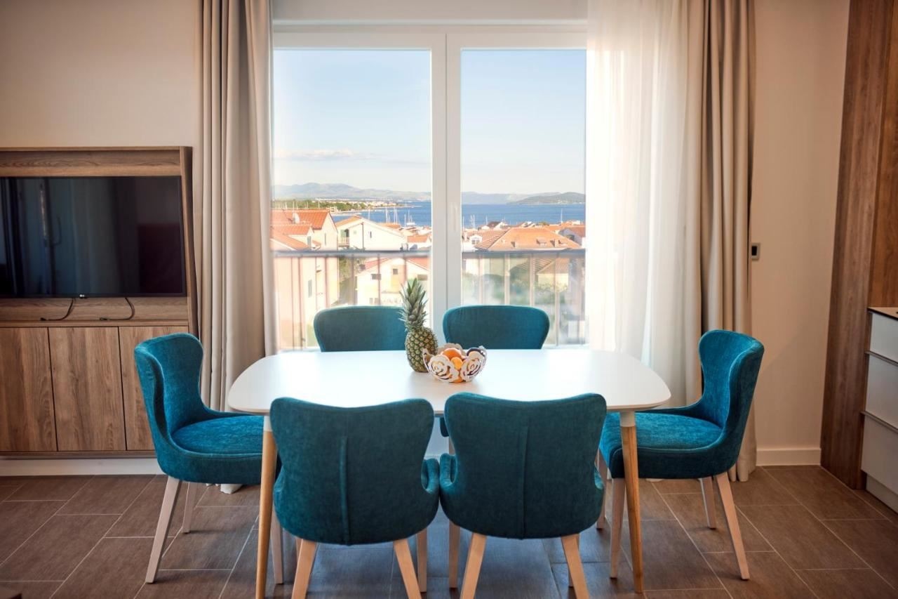 rooms-2-bedroom-apartment-seaview-balcony