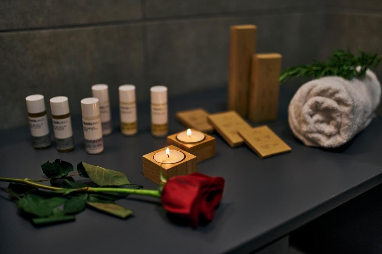 rooms-2-bedroom-apartment-seaview-balcony