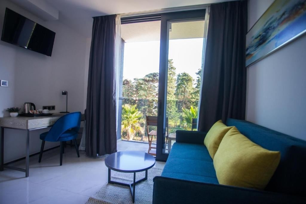 rooms-room-park-view-balcony