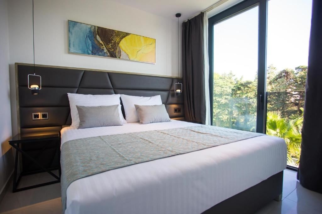 rooms-room-park-view-balcony